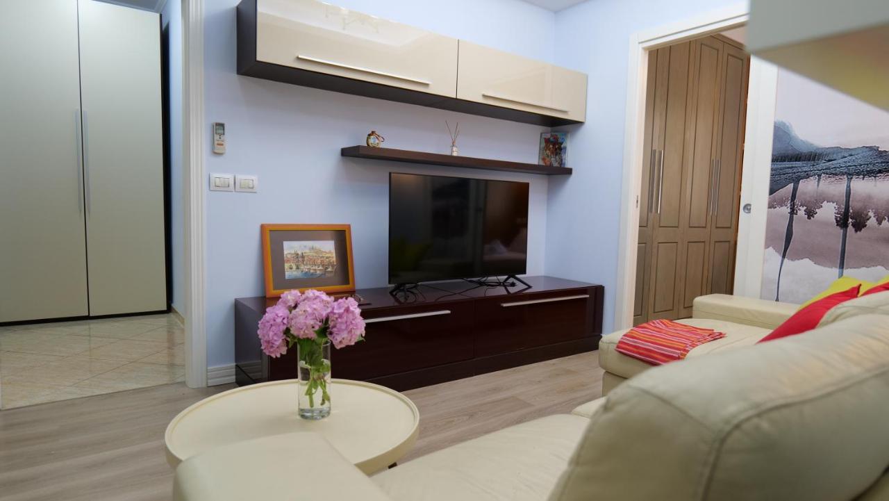 Top Location Kristi Apartments 05 ติรานา ภายนอก รูปภาพ