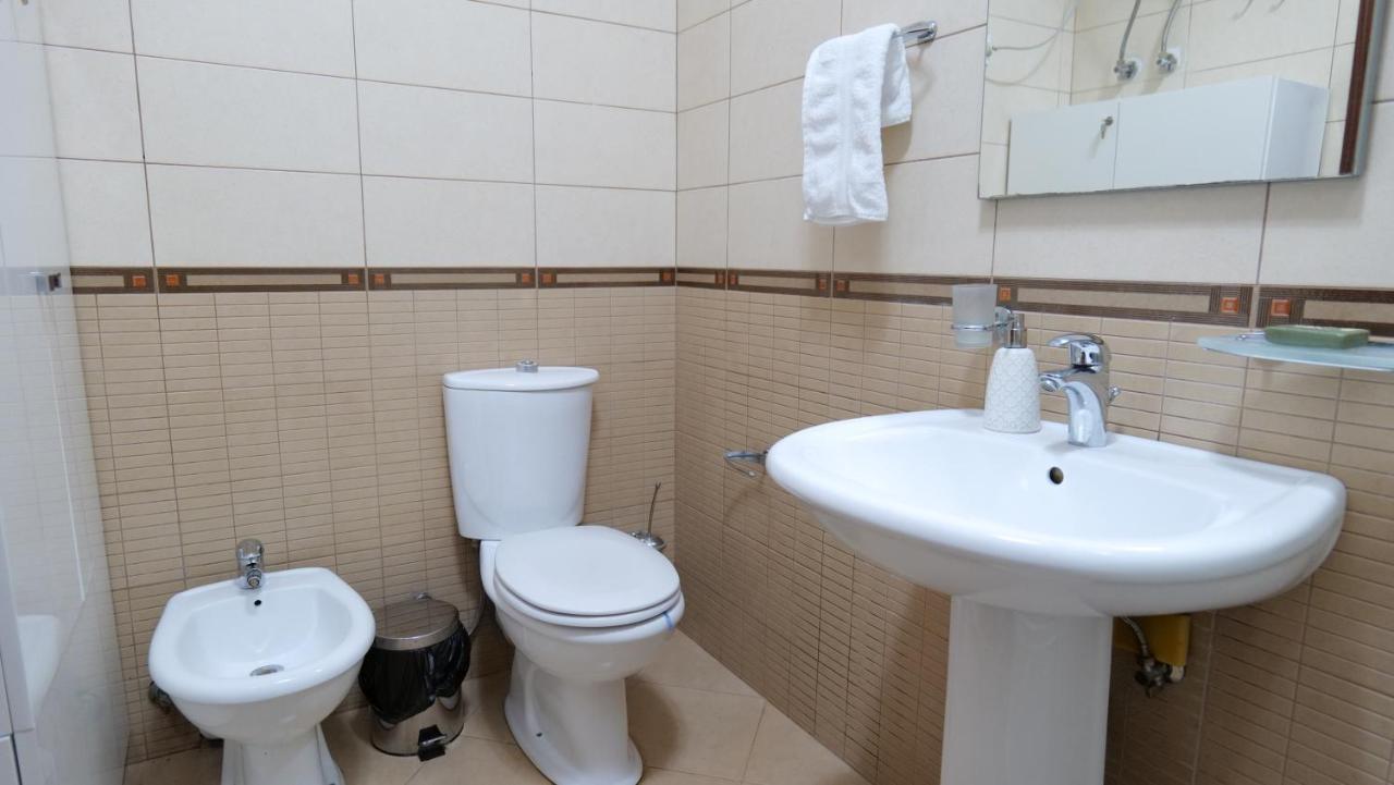 Top Location Kristi Apartments 05 ติรานา ภายนอก รูปภาพ