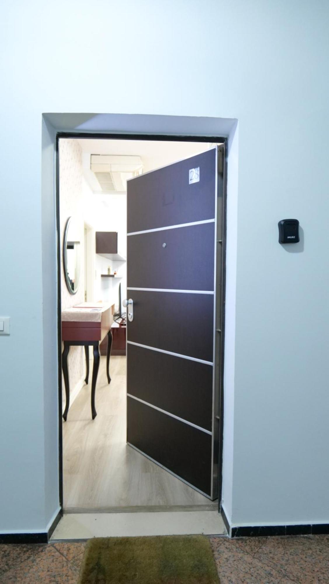 Top Location Kristi Apartments 05 ติรานา ภายนอก รูปภาพ